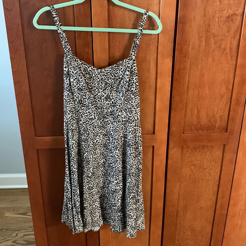 Old Navy Cheetah Print Size M midi dress. Worn twice!